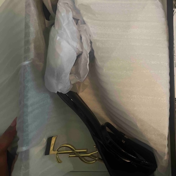 Saint Laurent Black Patent Leather Sandals with Gold Logo - Picture 3 of 3